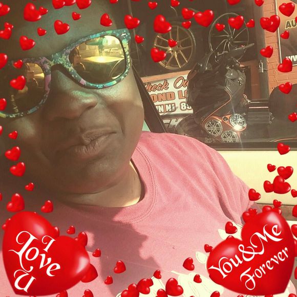 Meet your Posher, Latifa - Picture 1 of 1